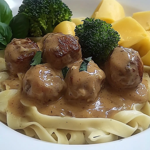 Fleischbällchen Stroganoff